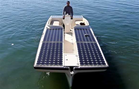 barco-movido-a-energia-solar