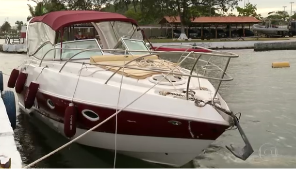 Lancha atropela banana boat em Cabo Frio