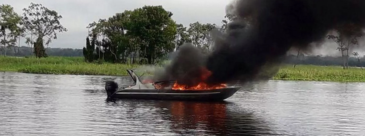 Lancha explode e deixa duas pessoas feridas no Amazonas