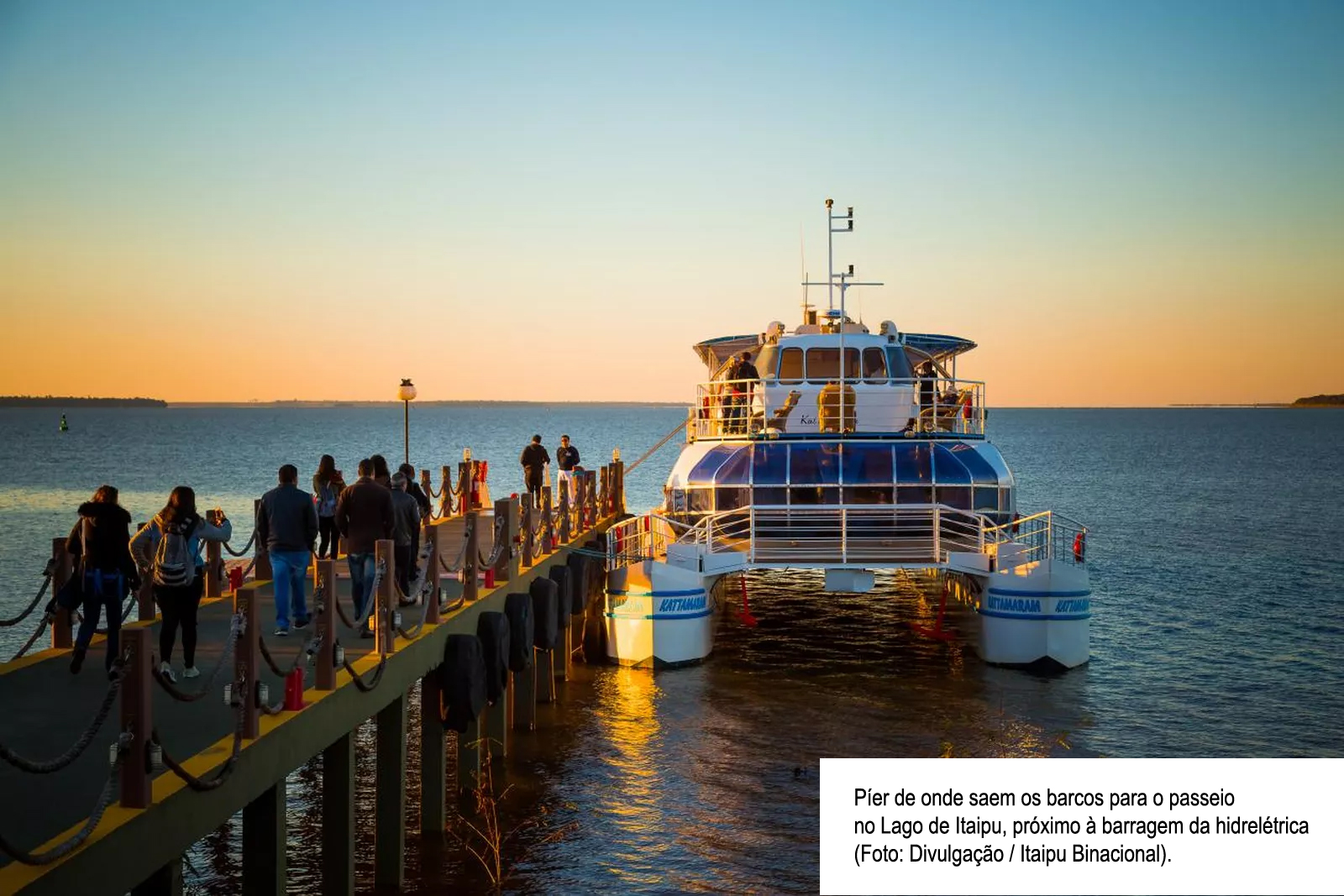 Bombeiros buscam funcionário de empresa turística que desapareceu no Lago de Itaipu
