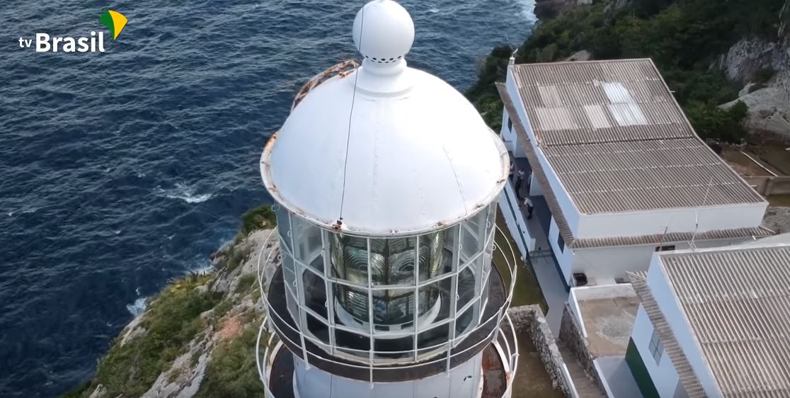 Conheça o Farol da Ilha de Cabo Frio