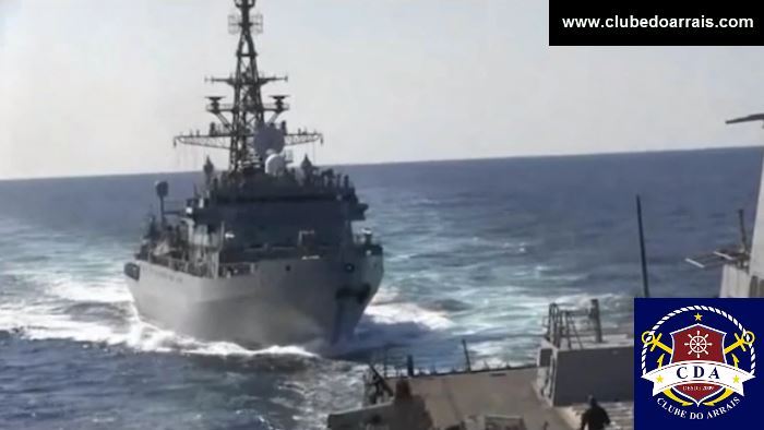 Navio de guerra russo se aproximou agressivamente de navio americano e quase provoca colisão no Mar da Arábia