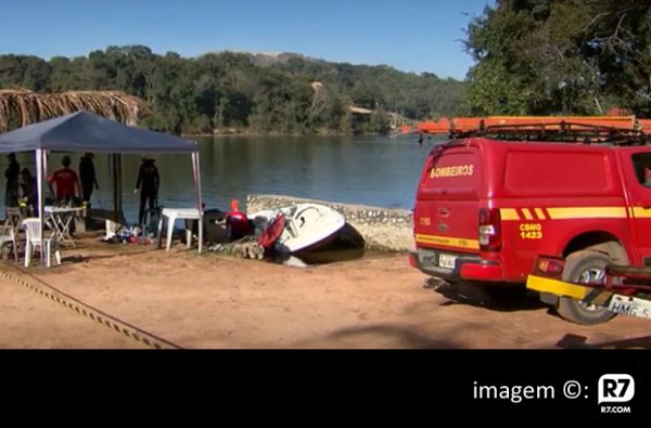 Polícia procura condutor de lancha envolvida em acidente que matou jovem em MG