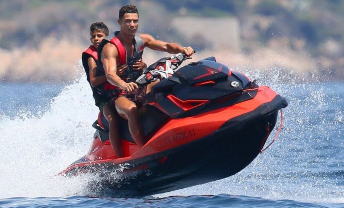 Filho de Cristiano Ronaldo pilota Jet Ski e Polícia Marítima investiga