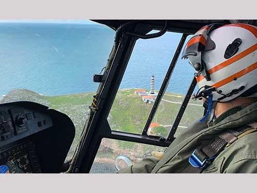 Fragata “União” realiza patrulha naval no Arquipélago de Abrolhos