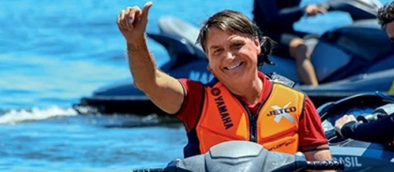 Bolsonaro diz que não deixará de andar de Jet Ski