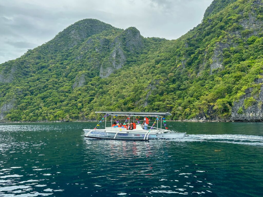 Filipinas ganha barco movido a energia solar